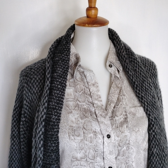 MNG REPTILE PRINT BLOUSE - Picture 8 of 11